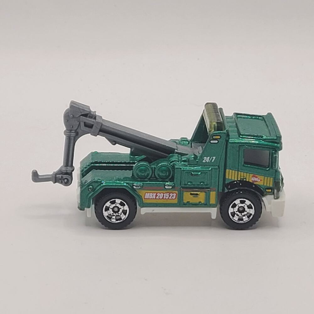 Matchbox Urban Tow Truck Green Cab-Over COE Generic Casting 3" Long 1/64 Scale